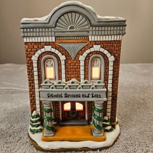 VTG Lefton Colonial Village Colonial‎ National Bank 01321 1994 Lighted Building